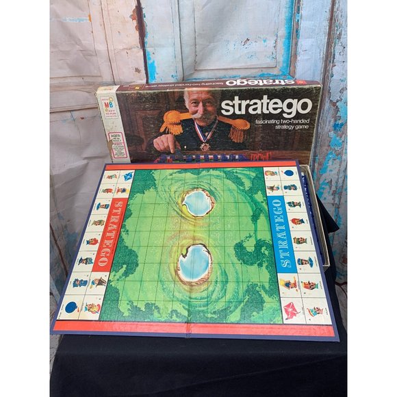 Stratego Board Game Milton Bradley - Picture 8 of 9